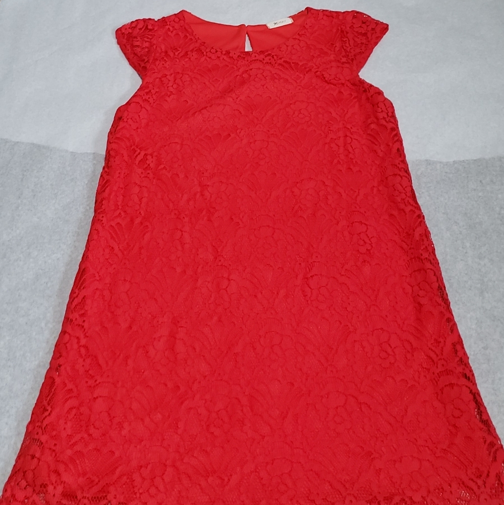 Red Lace Shift Dress with keyhole back closure